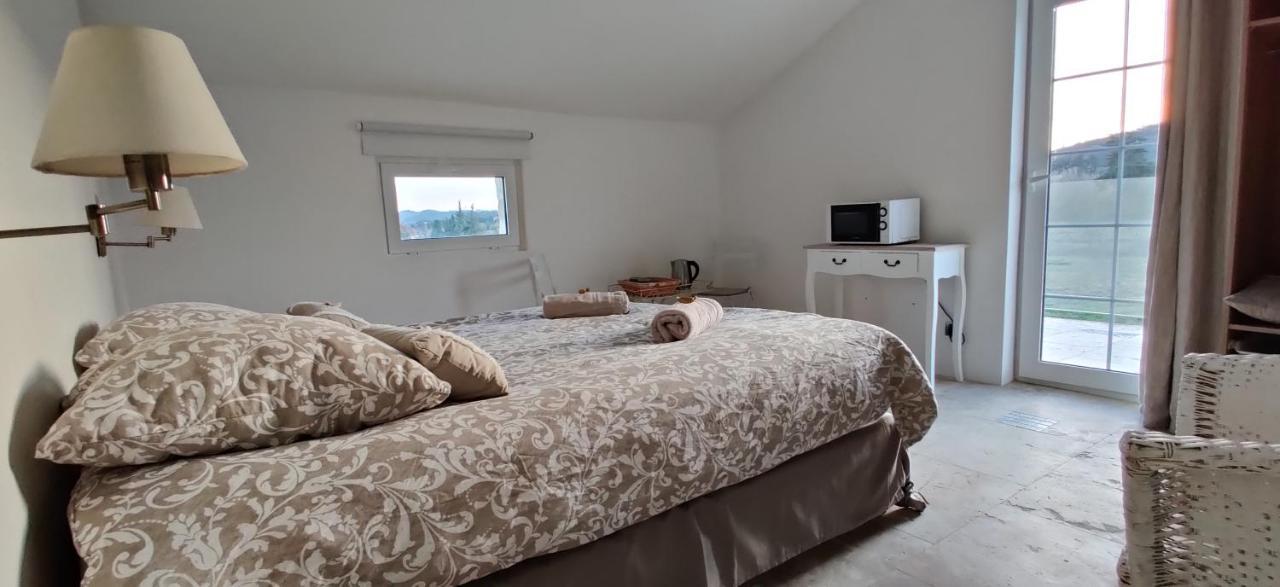 شقة Superbe Chambre Avec Terrasse, Parking Prive, Jardin, Calme, Climatisation, 10 Mn Pont Du Gard #7 روشيفورْ دو جارْ المظهر الخارجي الصورة