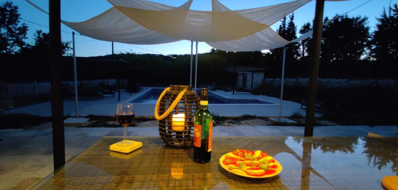 شقة Superbe Chambre Avec Terrasse, Parking Prive, Jardin, Calme, Climatisation, 10 Mn Pont Du Gard #7 روشيفورْ دو جارْ المظهر الخارجي الصورة