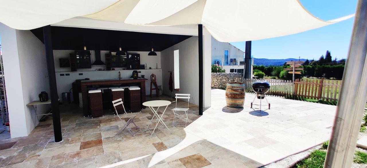 شقة Superbe Chambre Avec Terrasse, Parking Prive, Jardin, Calme, Climatisation, 10 Mn Pont Du Gard #7 روشيفورْ دو جارْ المظهر الخارجي الصورة