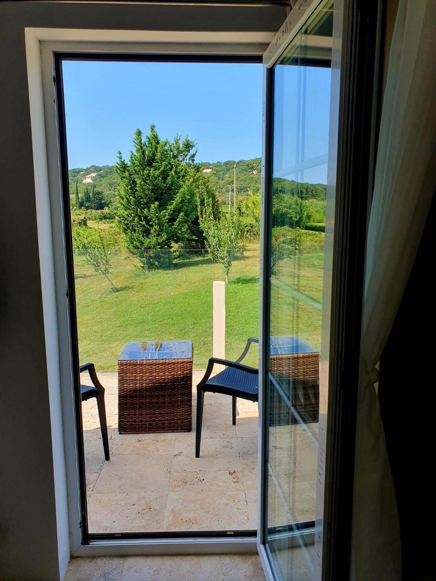 شقة Superbe Chambre Avec Terrasse, Parking Prive, Jardin, Calme, Climatisation, 10 Mn Pont Du Gard #7 روشيفورْ دو جارْ المظهر الخارجي الصورة
